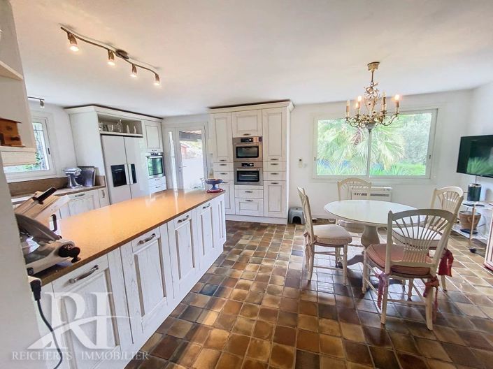 Image No.16-5 Bed House for sale