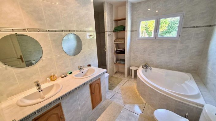 Image No.16-5 Bed House for sale