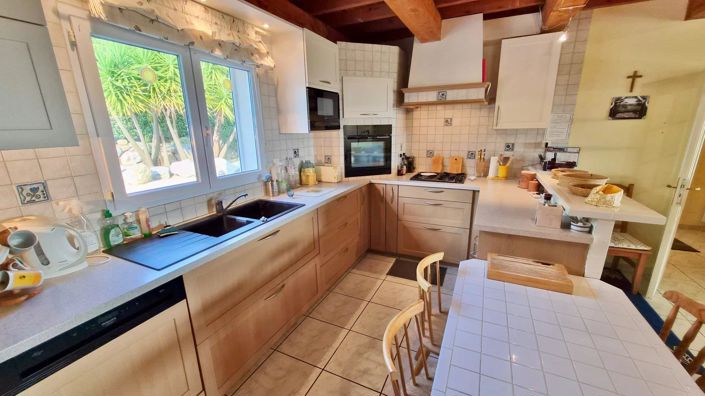 Image No.9-5 Bed House for sale