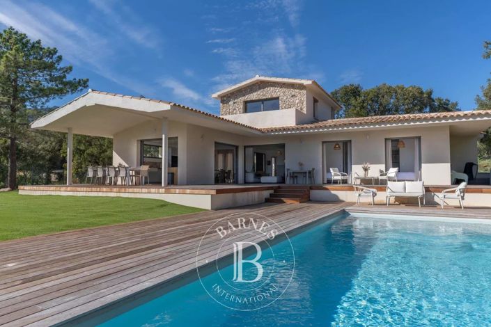 Image No.1-4 Bed House for sale