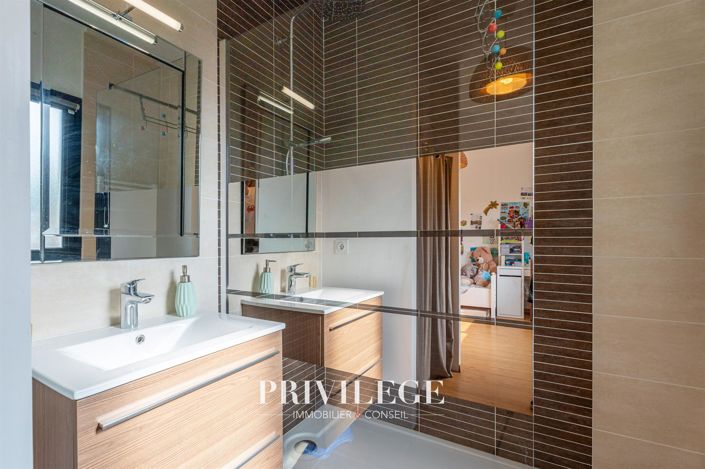 Image No.17-4 Bed House for sale