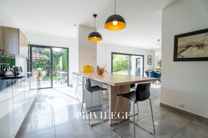 Image No.8-4 Bed House for sale