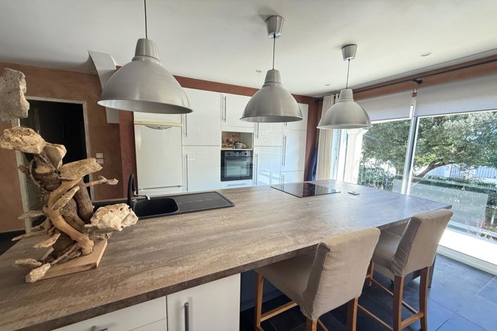 Image No.3-5 Bed House for sale