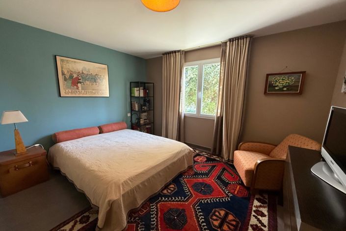 Image No.6-5 Bed House for sale