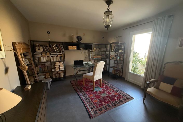 Image No.9-5 Bed House for sale