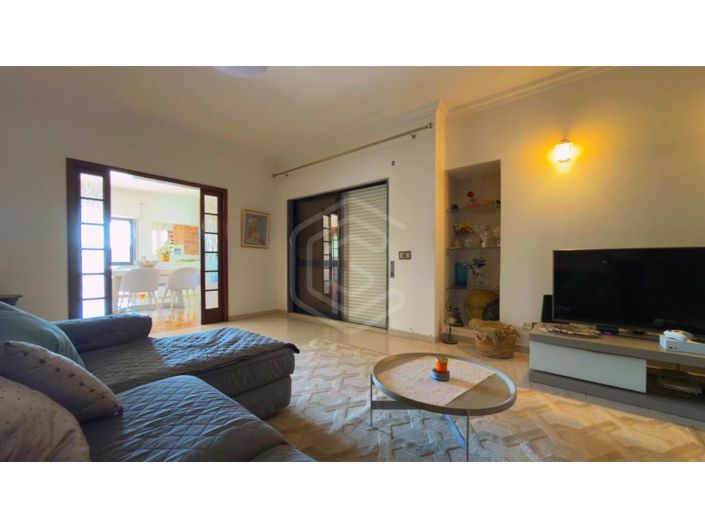 Image No.18-5 Bed House for sale