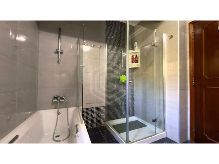 Image No.24-5 Bed House for sale