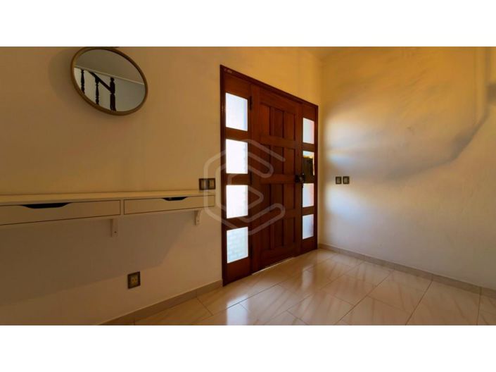 Image No.6-5 Bed House for sale