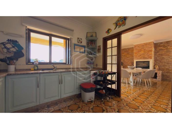 Image No.8-5 Bed House for sale