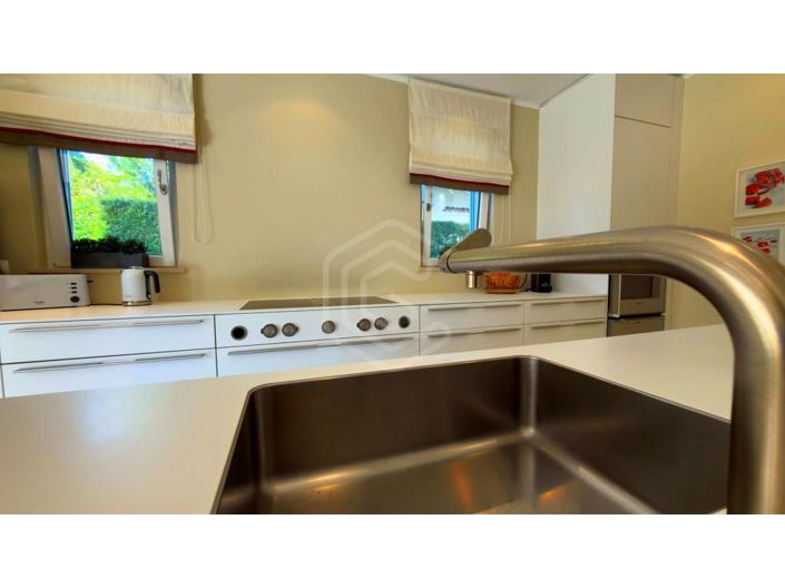 Image No.18-4 Bed House for sale