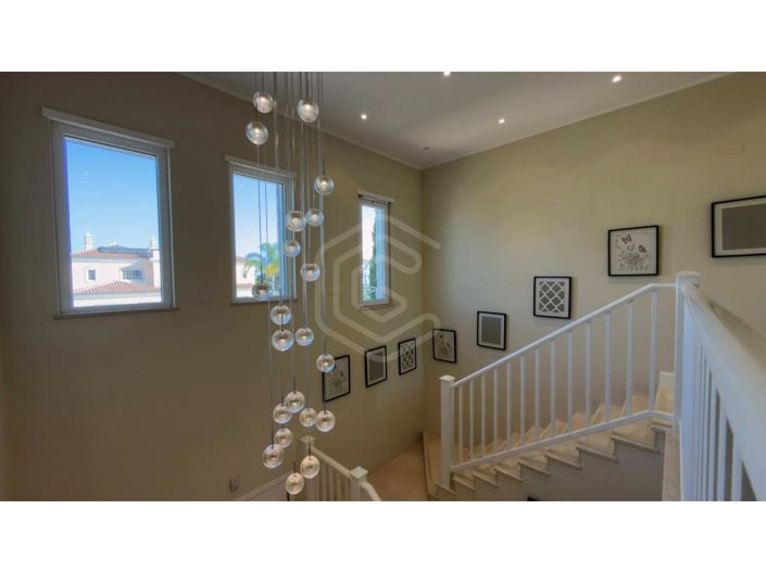 Image No.40-4 Bed House for sale