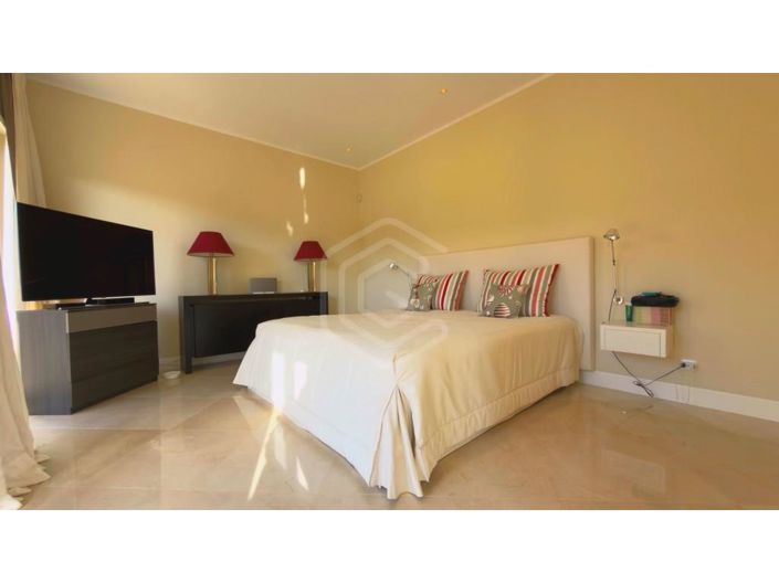 Image No.51-4 Bed House for sale