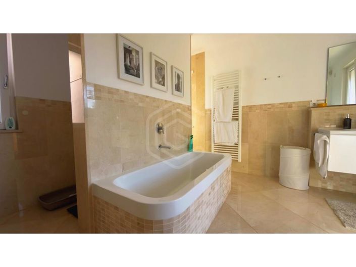 Image No.54-4 Bed House for sale