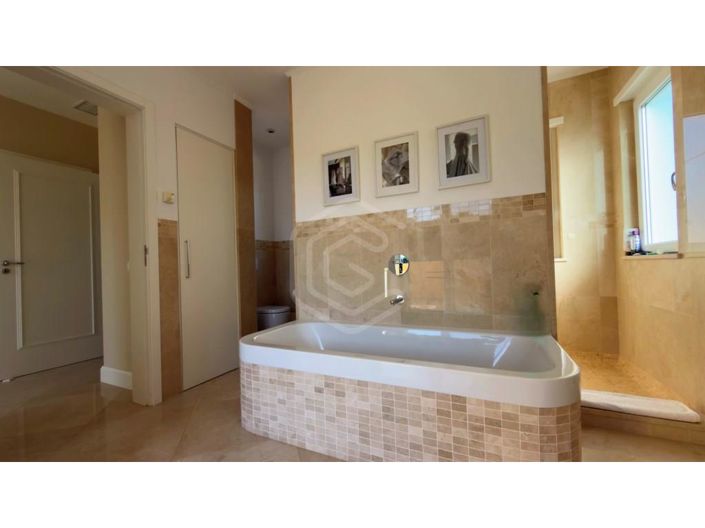 Image No.57-4 Bed House for sale