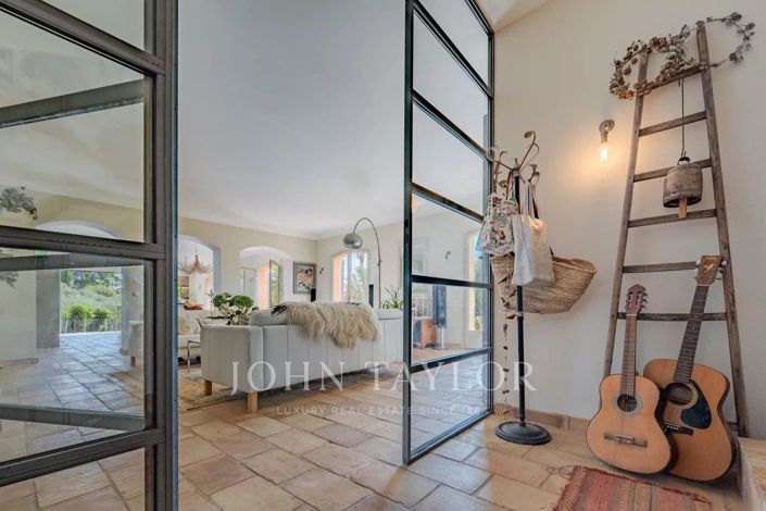 Image No.16-5 Bed House for sale