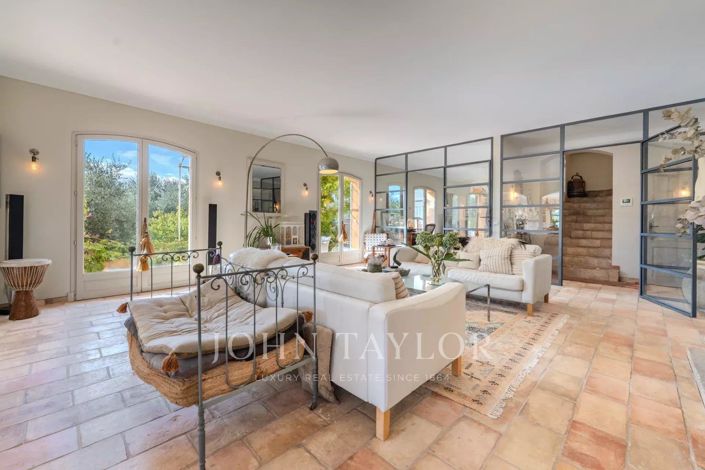 Image No.17-5 Bed House for sale