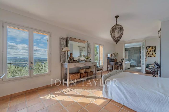 Image No.22-5 Bed House for sale