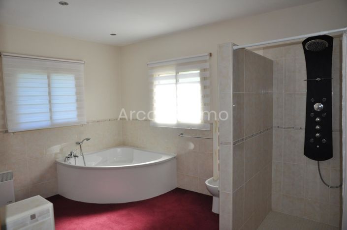 Image No.7-3 Bed House for sale