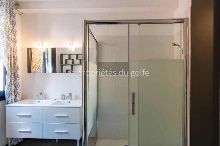 Image No.17-5 Bed House for sale