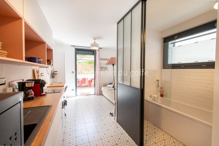 Image No.8-5 Bed House for sale