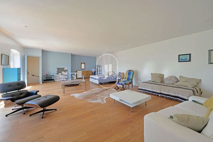 Image No.9-6 Bed House for sale