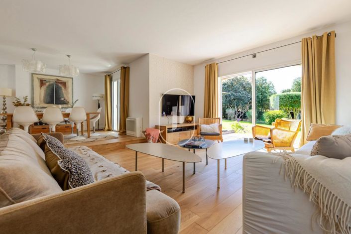 Image No.2-6 Bed House for sale