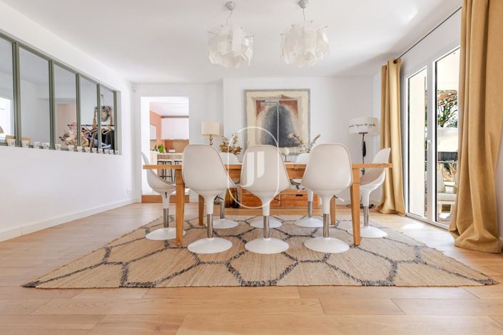 Image No.3-6 Bed House for sale