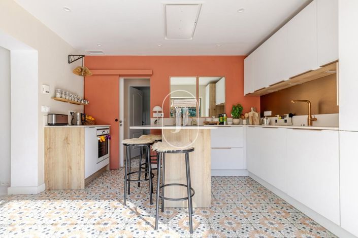 Image No.4-6 Bed House for sale