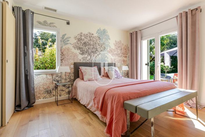 Image No.5-6 Bed House for sale