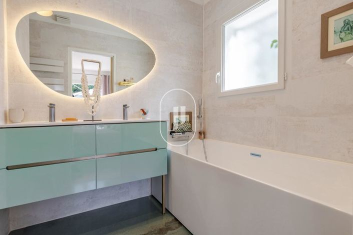 Image No.6-6 Bed House for sale