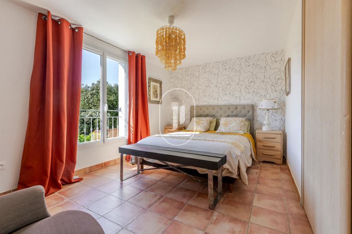 Image No.7-6 Bed House for sale