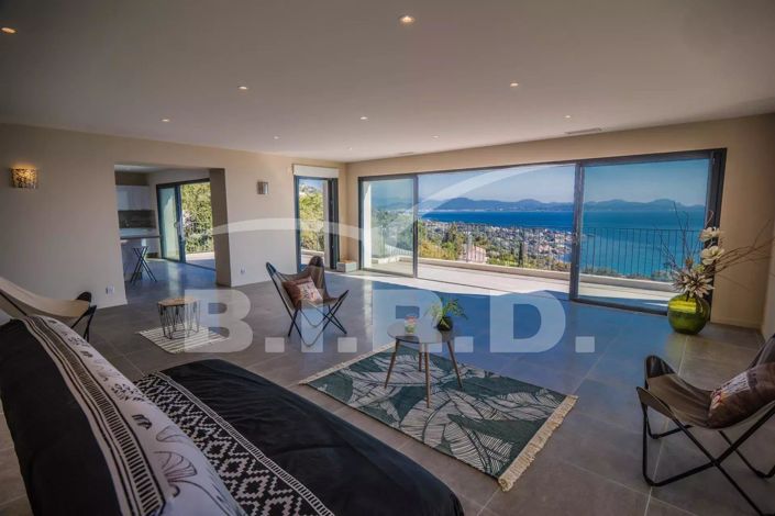 Image No.5-5 Bed House for sale