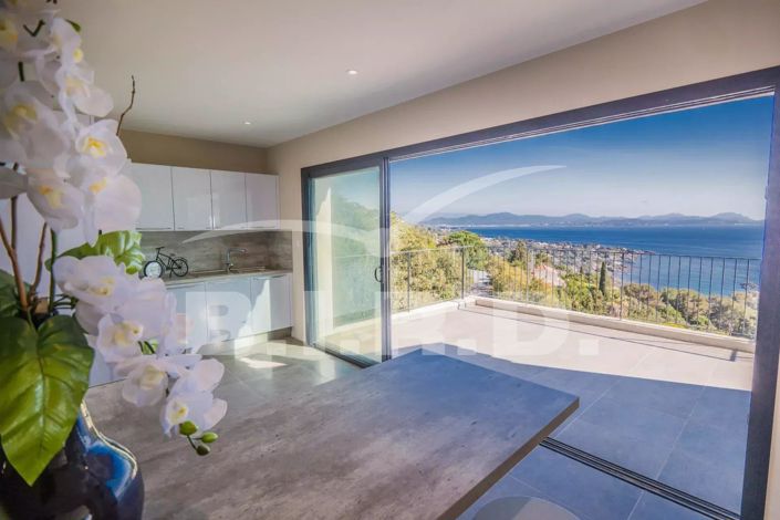 Image No.7-5 Bed House for sale