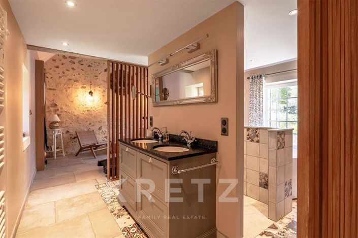 Image No.15-5 Bed House for sale