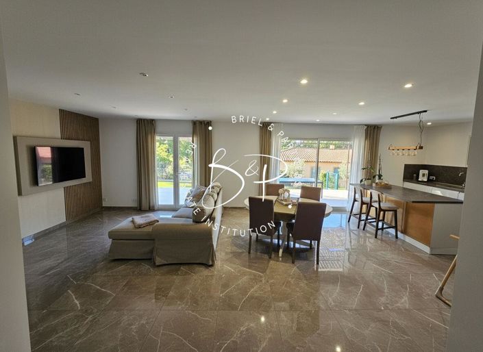 Image No.10-4 Bed House for sale