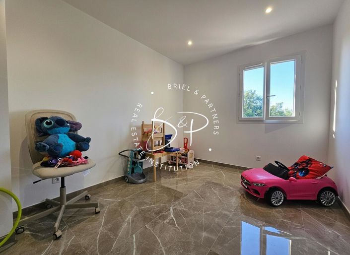 Image No.16-4 Bed House for sale