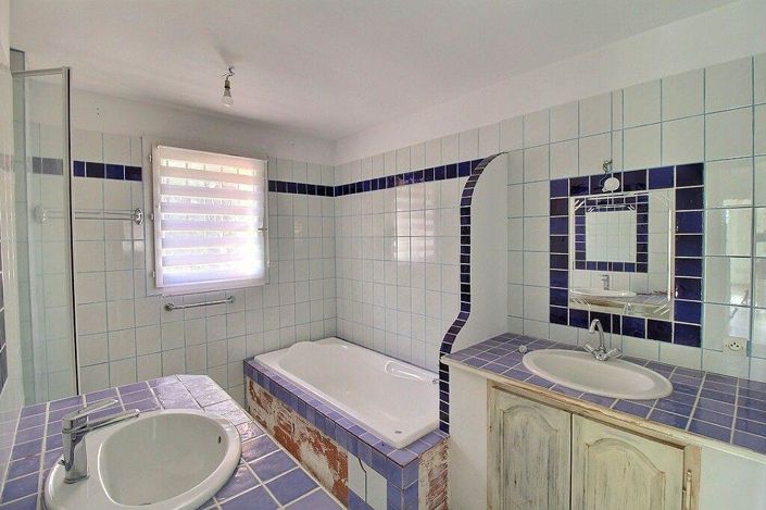 Image No.12-3 Bed House for sale