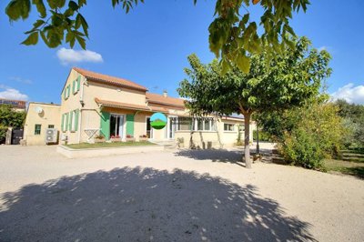 5 Bed House for sale