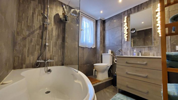 Image No.11-5 Bed House for sale