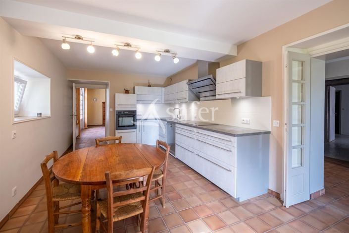 Image No.8-5 Bed House for sale