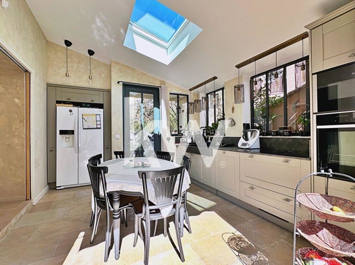 Image No.6-4 Bed House for sale