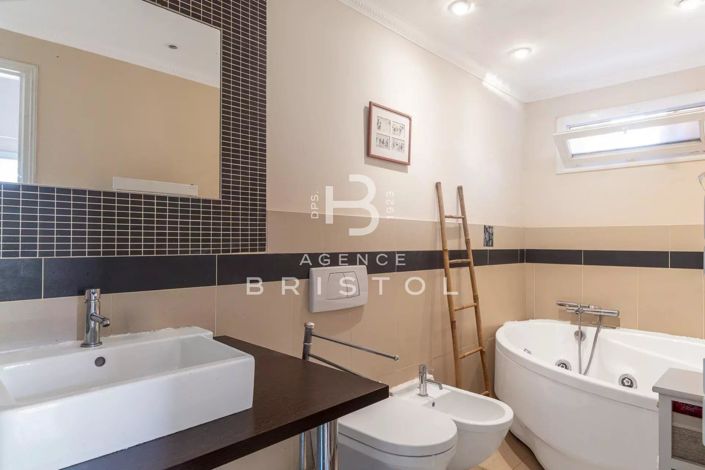 Image No.11-3 Bed House for sale