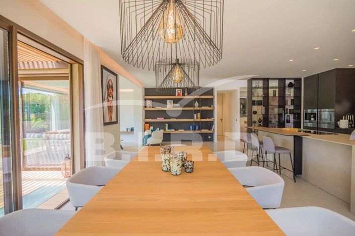 Image No.6-4 Bed House for sale