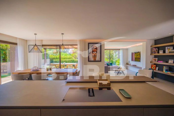 Image No.7-4 Bed House for sale