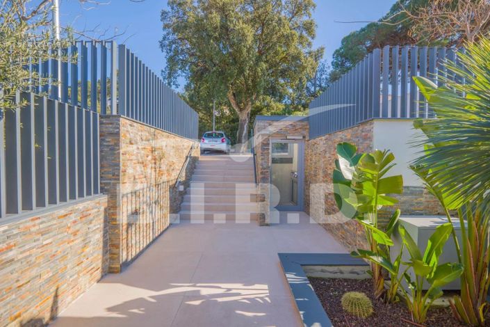 Image No.14-3 Bed Apartment for sale