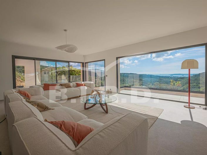 Image No.1-5 Bed House for sale