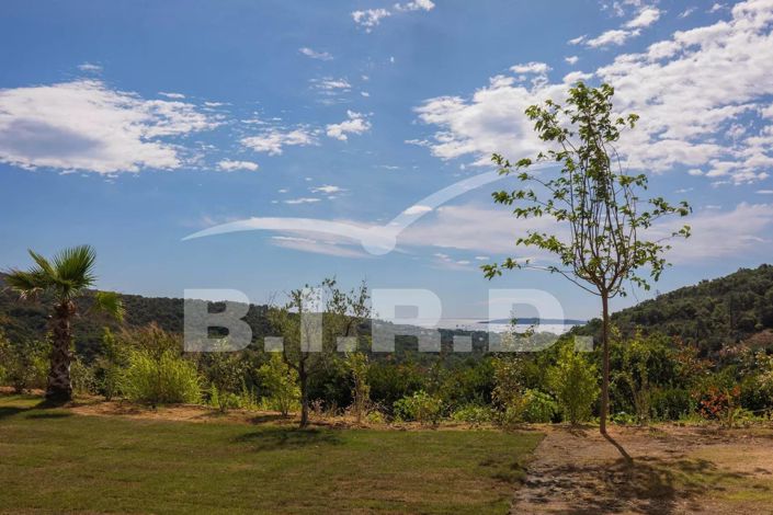 Image No.8-5 Bed House for sale