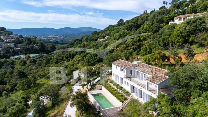 Image No.1-5 Bed House for sale