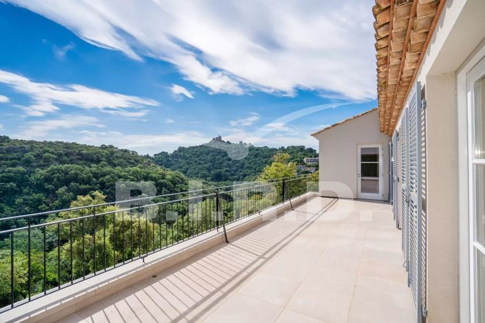 Image No.6-5 Bed House for sale