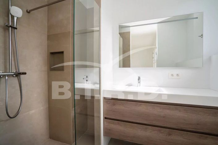 Image No.7-5 Bed House for sale